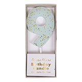 Velas con números de colores