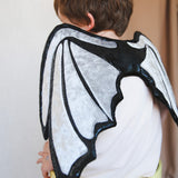 Alas de Dragón Negras con manchas grises de terciopelo