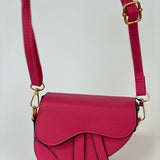 Bolso para niñas estilo Saddle color Fucsia