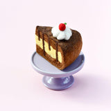 Rebanada de pastel de chocolate y caramelo