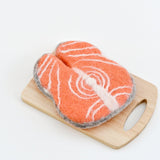 Rebanada de salmón de fieltro de lana