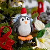 Decoración de árbol de Navidad de pingüino de lana con patines de hielo