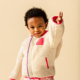 Chamarra estilo Sherpa con cierres Magnéticos color Crema con rosa