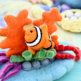 Juguete de coral de arrecife con pez payaso