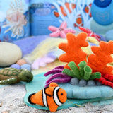 Juguete de coral de arrecife con pez payaso