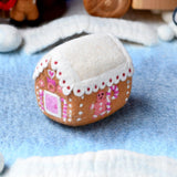 Casita de galleta de jengibre de Navidad de fieltro de lana color Rosa