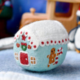 Casita de galleta de jengibre de Navidad de fieltro de lana color azul