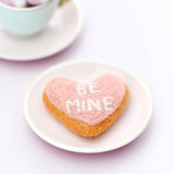 Galleta de corazon “Be mine” de fieltro de lana