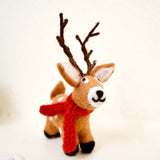Juguete Navideño de reno con bufanda roja de lana