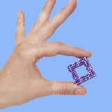 Speks Pixel 8 Bit en mano