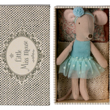 Dance mouse in daybed, Little sister