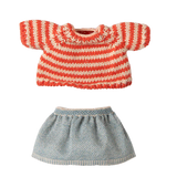 Knitted sweater and skirt, Big sister mouse