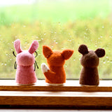 Muñecas de madera vestidas de animales del bosque