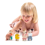 Familia de muñecos de madera sólida 1