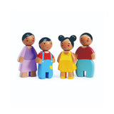 Familia de muñecos de madera sólida 2