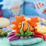 Juguete de coral de arrecife con pez payaso