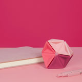 Speks Pivot Magenta en escritorio