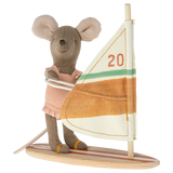 Beach mice, Surfer little sister