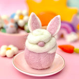 Cupcake de fieltro de Pascua con orejas de conejo